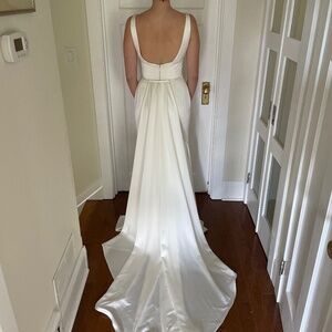 Paloma Blanca / Kleinfeld Size 6 (Bridal Size 8) Unaltered Satin Wedding Gown